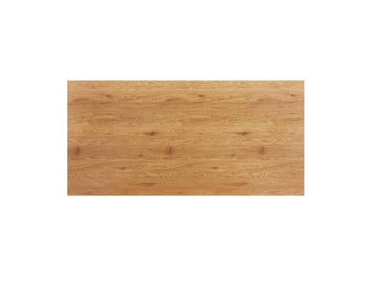 Helle Holzoberfläche mit natürlicher Maserung.