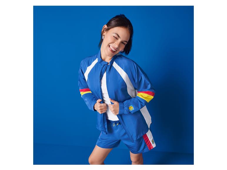 Lidl Sportbekleidung: blaue Jacke und Shorts mit farbigen Details.
