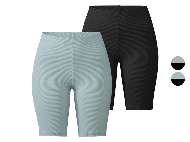 Zwei Paar gerippte Fahrradhosen, eine in Schwarz und eine in Hellblau.