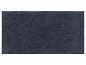 Eine dunkelblaue Badematte mit einem Wellenmuster.
