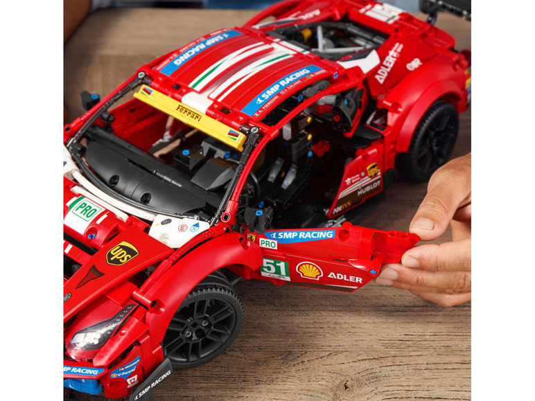 Gehe zu Vollbildansicht: LEGO® Technic 42125 »Ferrari 488 GTE AF Corse #51« - Bild 9