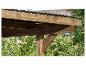 Holzpergola-Dach mit Wellblechabdeckung und sichtbaren Holzbalken