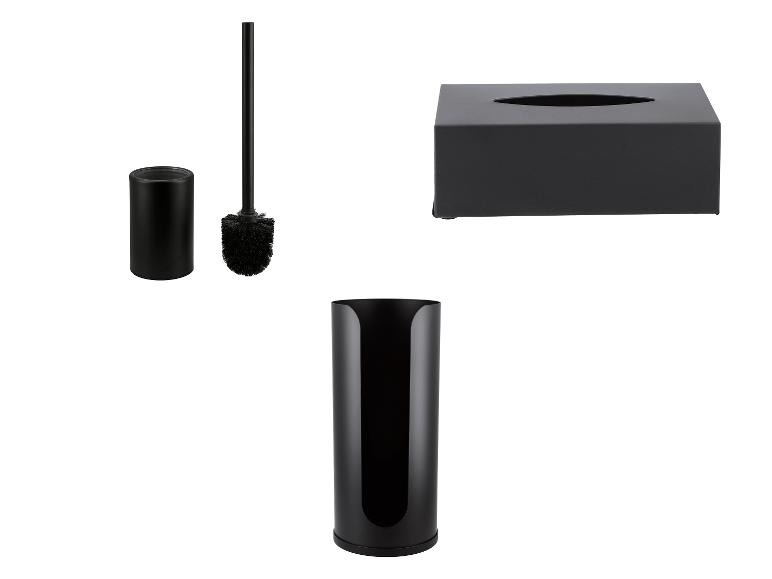 Schwarze Badaccessoires: Toilettenbürste, Taschentuchbox und Toilettenpapierhalter.