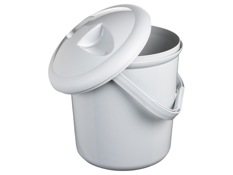 Ein weißer Eimer mit Deckel und Griff.