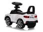Ein weißes BMW Spielzeugauto für Kleinkinder.
