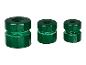Drei grüne sechseckige Rohrverbinder in verschiedenen Größen.