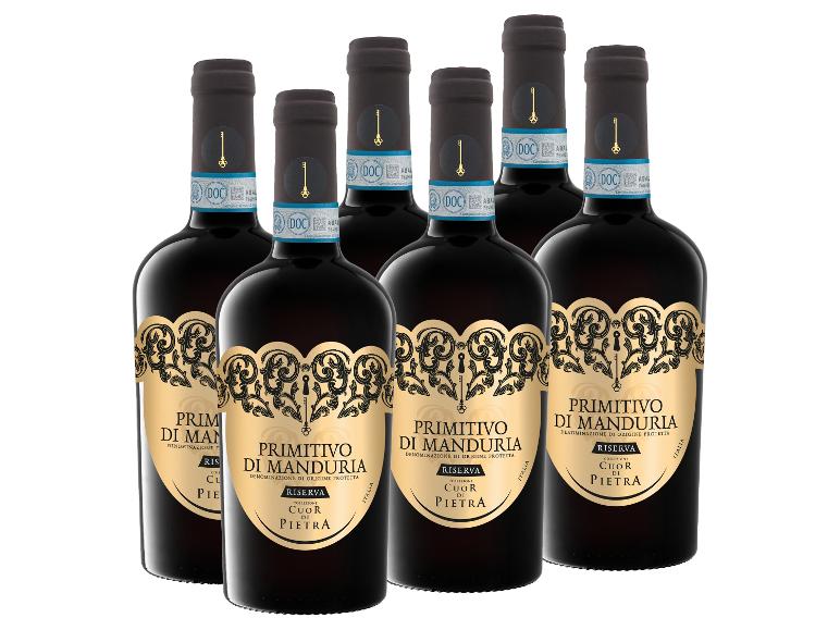 Sechs Flaschen Primitivo di Manduria Riserva Rotwein mit goldenen Etiketten und Schlüsseldesign.