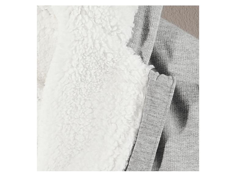 Grauer Kapuzenpullover mit weichem, weißem Fleecefutter.