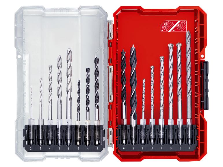 Bohrer-Set mit verschiedenen Größen und Typen von Bohrern in einem transparenten und roten Koffer.