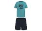 Türkises T-Shirt mit Palmenprint und dunkelblaue Shorts.
