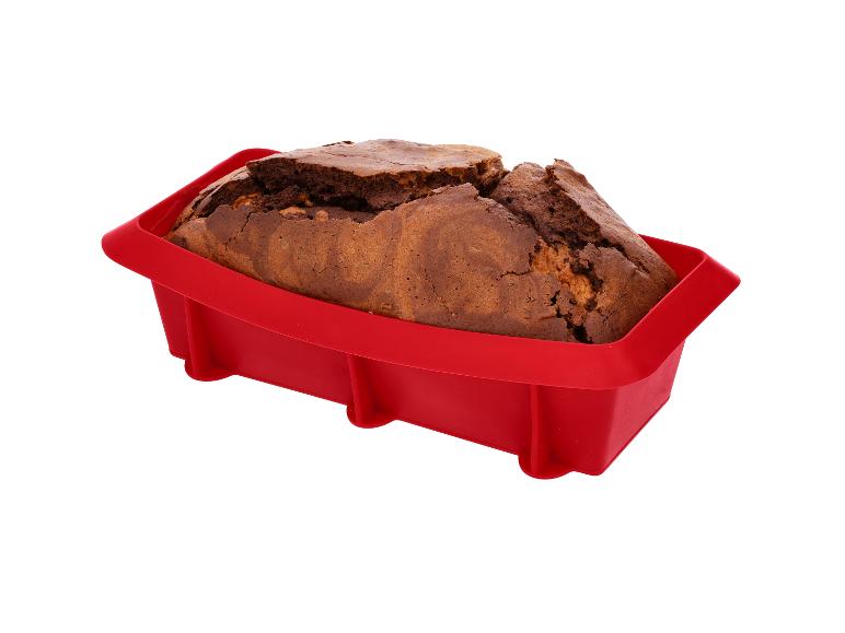 Marmorkuchen in einer roten Silikon-Kastenform gebacken