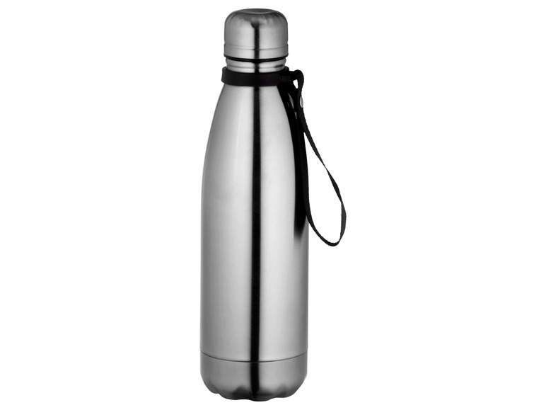 Eine silberne Thermoskanne mit einem schwarzen Henkel.