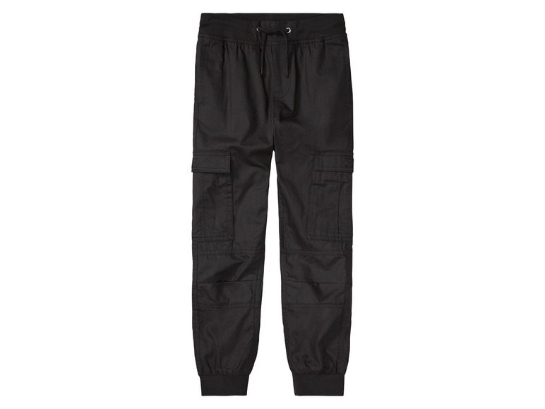 Schwarze Cargohose mit Gummizug.