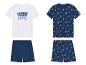 Jungen-Pyjama: weißes Shirt mit "Snooze"-Aufdruck und dunkelblaue Shorts mit Segelboot-Motiv.