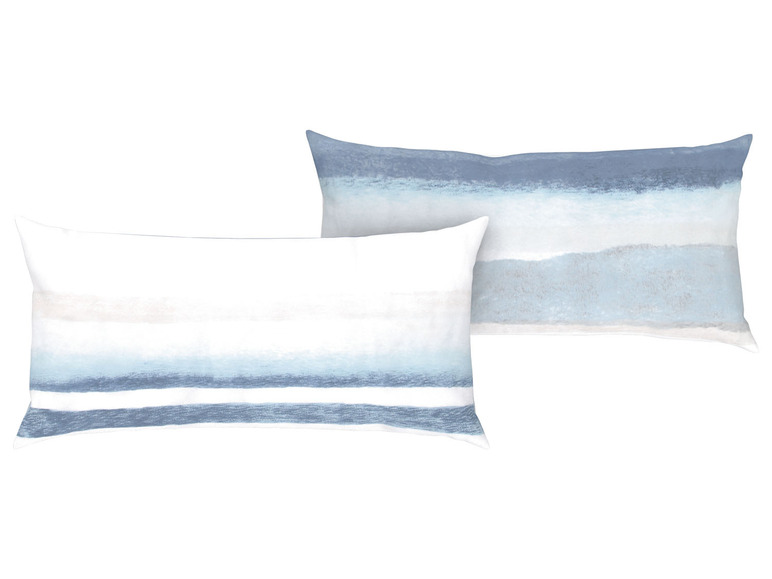 Zwei blaue Kissen mit Streifen in Aquarell-Optik.