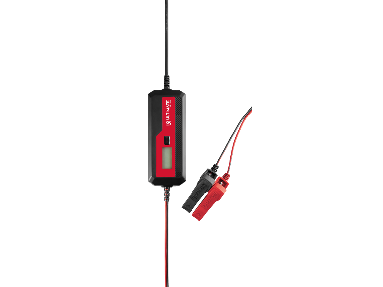 Schwarz-rotes Autoladegerät mit LCD-Bildschirm und Batterieklemmen.