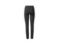 Schwarze Leggings zum Sport.