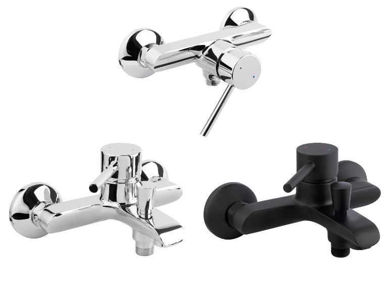 Drei Badewannen-Duscharmaturen in Chrom und Mattschwarz, mit Einhebelmischer und Umsteller.
