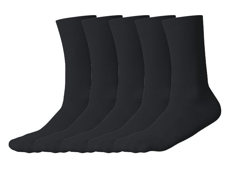 Fünf Paar schwarze Baumwollsocken mit verstärkter Spitze und Ferse.