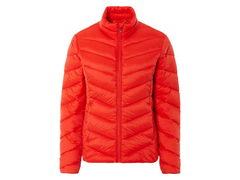 Eine rote Steppjacke mit Reißverschluss.