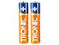 Zwei orange-blaue AA-Alkalibatterien mit weißem Pluszeichen.