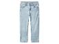 Hellblaue Kinderjeans mit leichter Waschung und Kontrastnähten.
