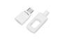 Weißer USB-C Adapter mit Schutzhülle