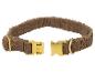 Braunes Hundehalsband aus Plüschmaterial mit goldenen Metallverschlüssen.