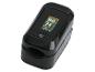 Schwarzes Pulsoximeter mit Display, das 96 %SpO2 und 71 PRbpm anzeigt