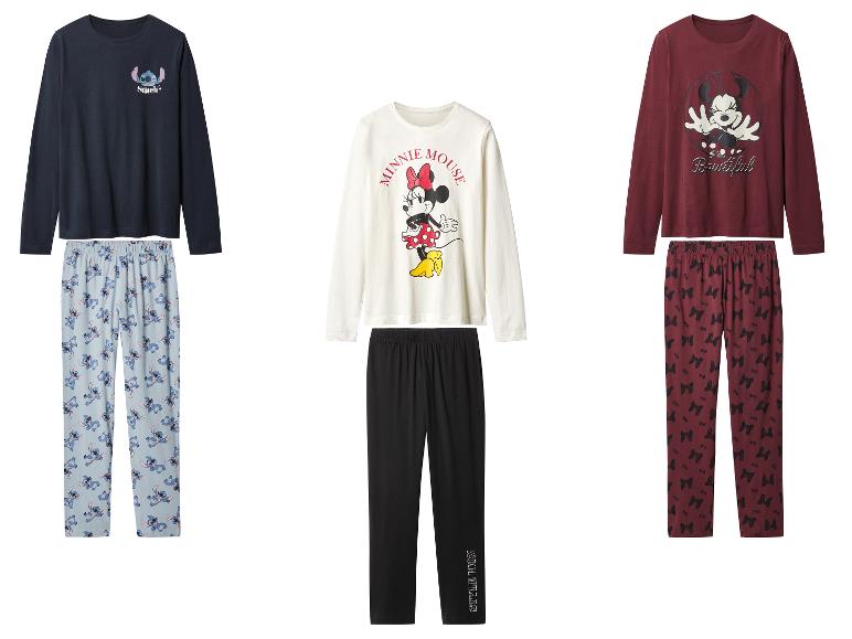 Pyjamas mit Charakterthemen, darunter Stitch und Minnie Maus.