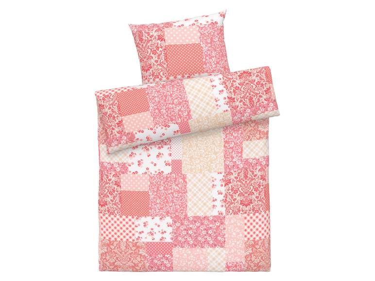 Eine rosafarbene Bettwäsche mit Patchwork-Muster.