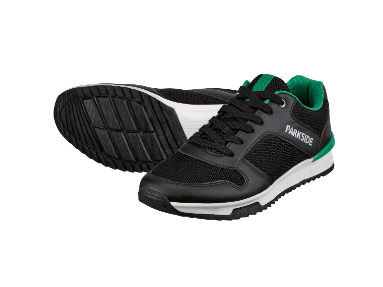 Nahaufnahme von schwarzen Parkside Sneakers.