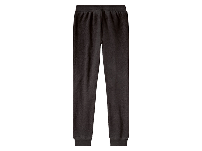 Eine schwarze Jogginghose.