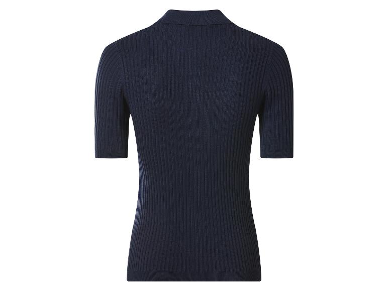 Dunkelblaues geripptes Poloshirt mit kurzen Ärmeln, Rückansicht.