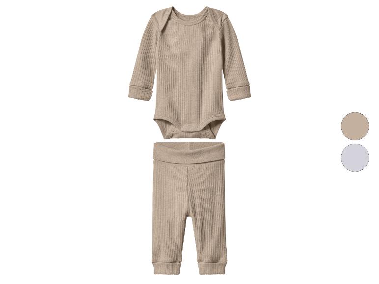 Gerippter beiger Baby-Body und Hose