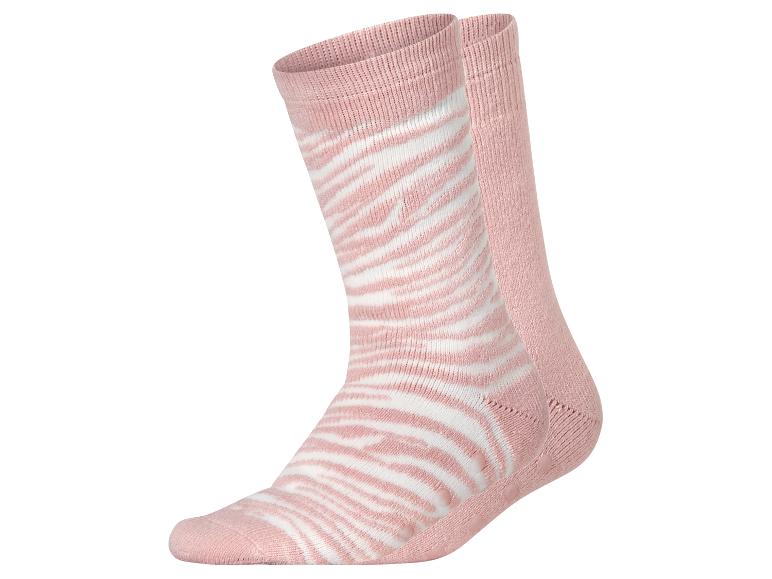 Rosa Socken mit Zebramuster und einfarbige rosa Socken
