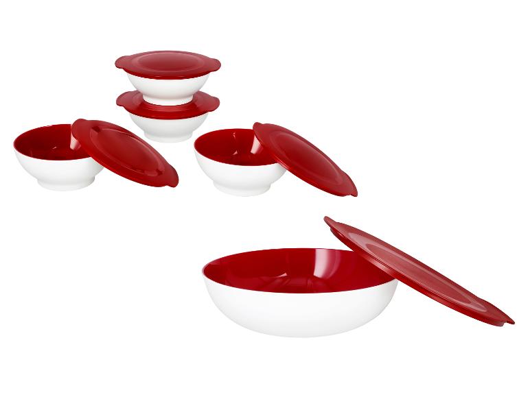 Weiße und rote Schüsseln mit Deckeln, gestapelt und einzeln