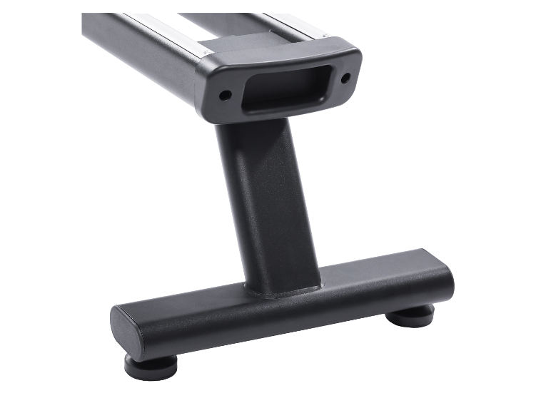 Nahaufnahme des Fußes eines Fitnessgeräts.