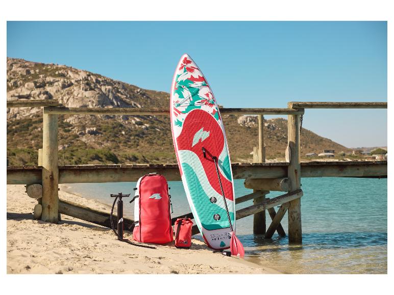 Aufblasbares SUP-Board, Rucksack und Pumpe: Paddle-Ausrüstung für den Sommer.
