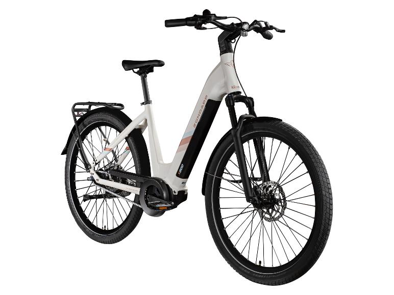 Weißes Zündapp X800 E-Bike mit Gepäckträger und schwarzen Reifen.