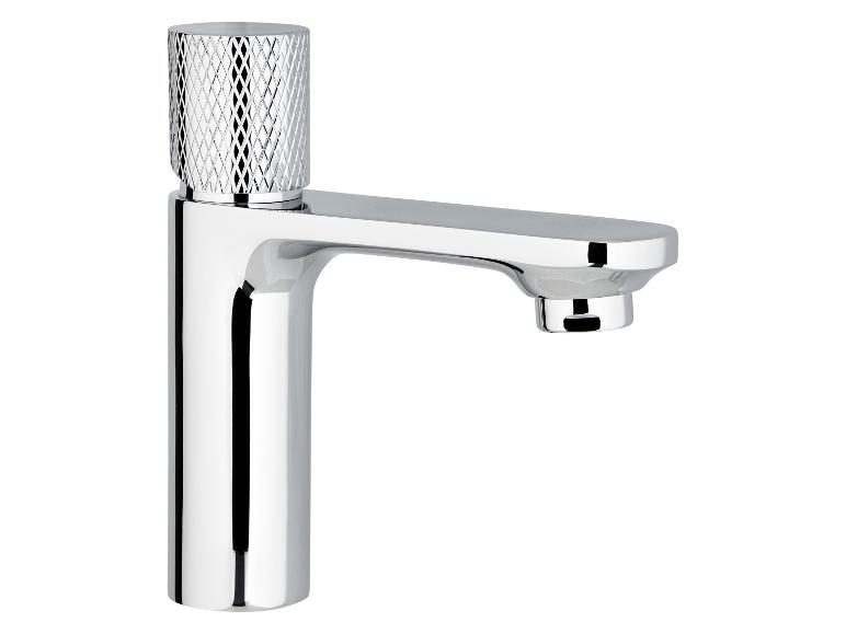Moderne Chrom-Armatur mit Rautenmuster-Griff für Badezimmer.