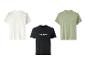 Drei Kurzarm-T-Shirts: ein weißes, ein schwarzes und ein hellgrünes.