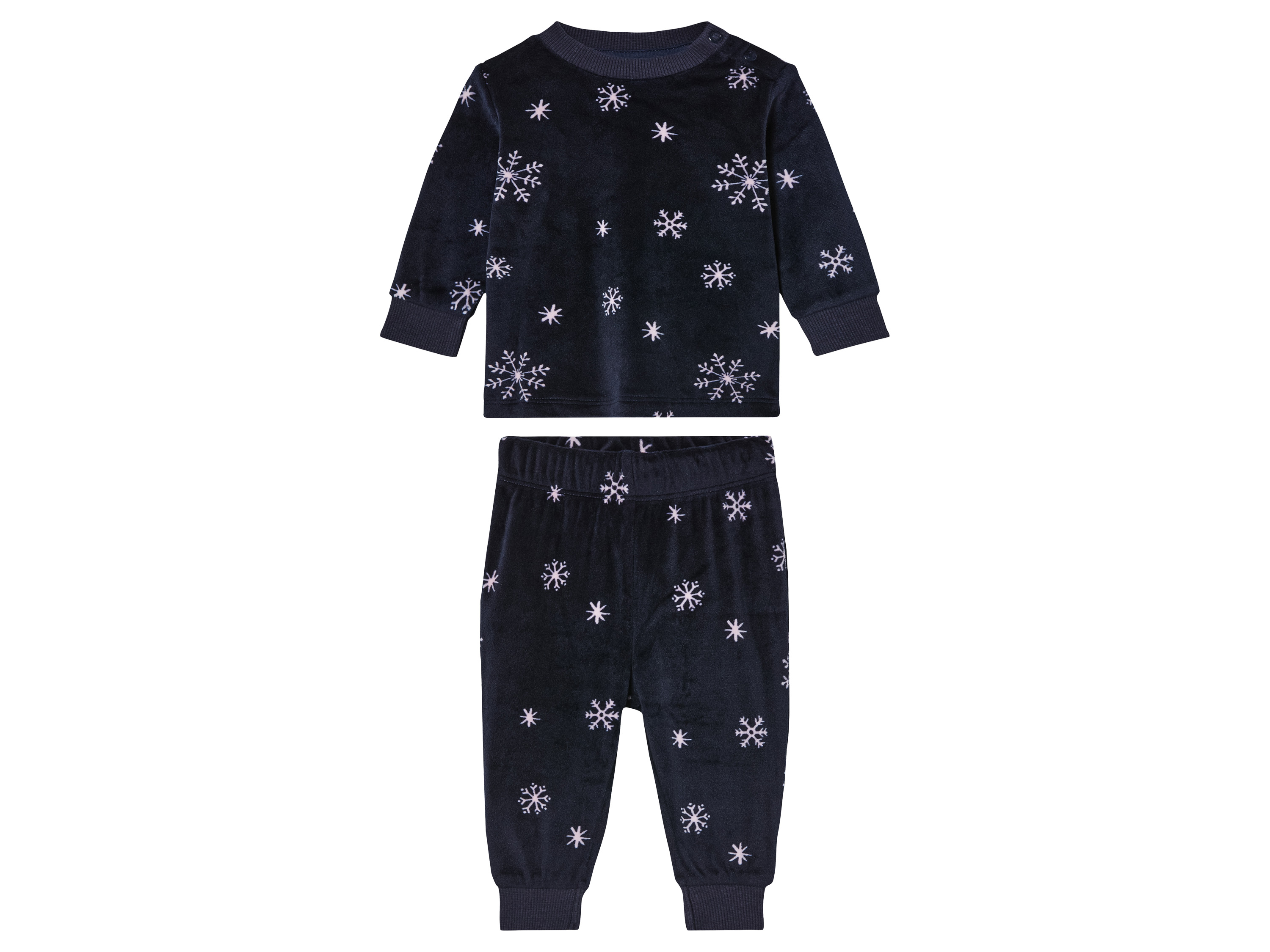 lupilu® Baby Mädchen Pyjama (Dunkelblau, 62/68)““ | dunkelblau Muster: ja Detail: kuschelig weich innen und außen Knöpfung: Schulterknöpfung Ärmellänge: – Bündchen: – Füßchen: – Material: Polyester recycelt, 5 % Elasthan Lycra® Pflegehinweis: waschen bei max. 40 °C nicht bleichen schonende Trocknung im Wäschetrockner bei max. 60 °C bügeln bis 110 °C Stufe 1. Kein Bügeln mit Dampf nicht trockenreinigen Größe: 50/56 – 86/92 Meine Lidl-Größe – so einfach gehts Einfach den Lidl-Größenrechner besuchen. Für deine Personengruppe und Produktgruppe die gemessenen Körpermaße eintragen und dann den Berechnen-Button betätigen. Schon wird dir deine Größe angezeigt. Oeko-Tex® Standard 100 Geprüft auf Schadstoffe Zertifizierungsnummer: Hk020 189791 Testex Standard 100 by Oeko-Tex® ist die weltweit bekannteste, unabhängige Zertifizierung schadstoffgeprüfter Textil- und Lederprodukte aller Art – vom Garn und den Stoffen bis hin zum gebrauchsfertigen Artikel. Das Label bestätigt