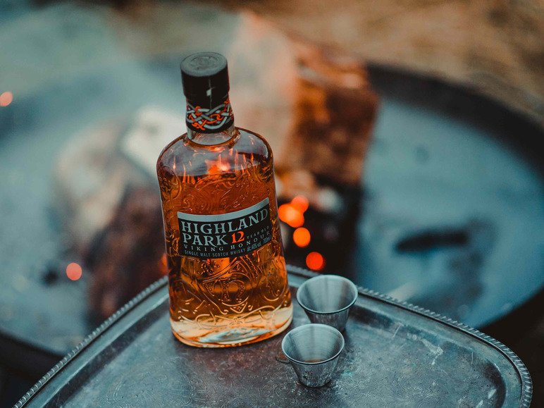 Gehe zu Vollbildansicht: Highland Park 12 Years VIKING HONOUR Single Malt Scotch Whisky mit Geschenkbox 40% Vol - Bild 4