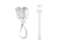 Weißes USB-A zu USB-C Kabel und eine kleine weiße Reinigungsbürste.