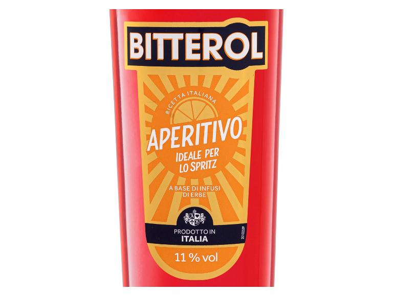 Rote Aperitifflasche mit orangefarbenem Etikett, mit dem Text „APERITIVO IDEALE PER LO SPRITZ“ und „11% vol“.