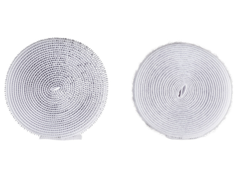 Zwei Rollen weißen Klettverschlusses.