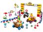 LEGO Super Mario Kart Rennstrecke mit Figuren, Fahrzeugen und Startportal.