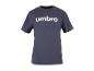 Ein dunkelblaues T-Shirt mit weißem Umbro-Logo.