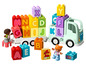 Lego Duplo Spielzeug mit einem LKW und Blöcken mit Buchstaben.